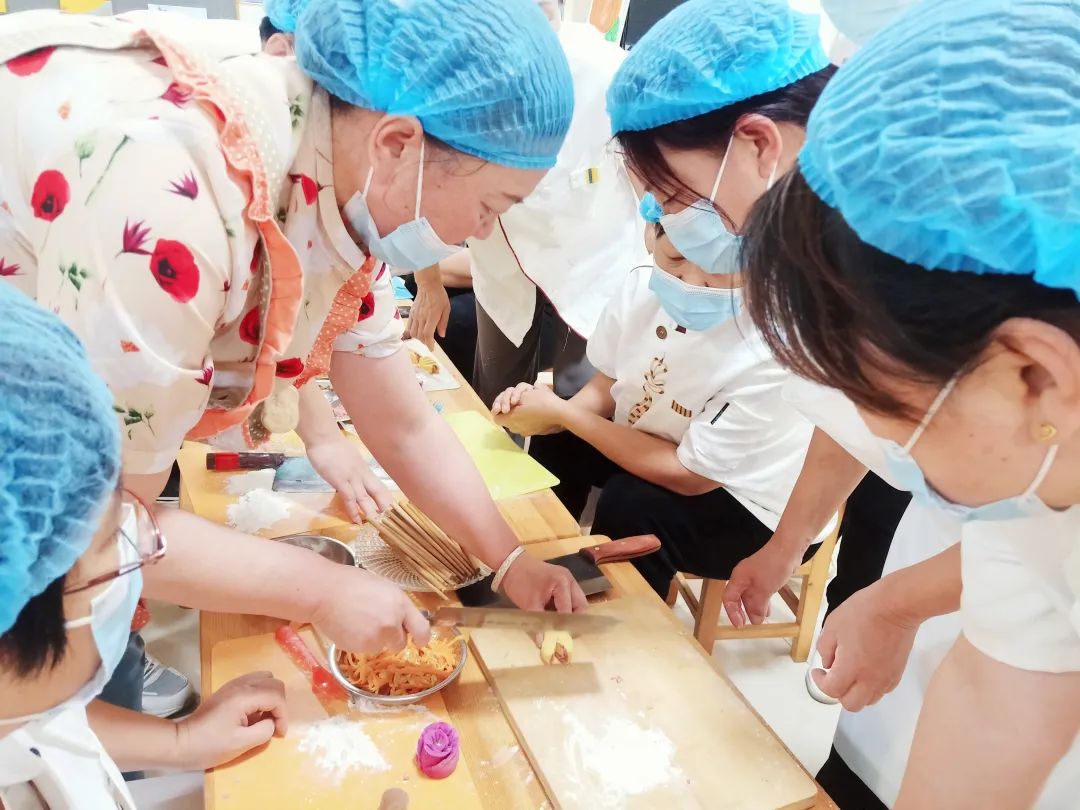 不忘“厨”心 “食”刻坚守 | 新天际幼儿园厨师培训活动